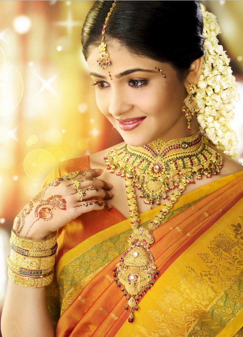 studded-gold-jewellery-collection