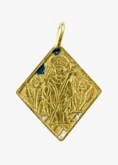 500-летний кулон с епископом