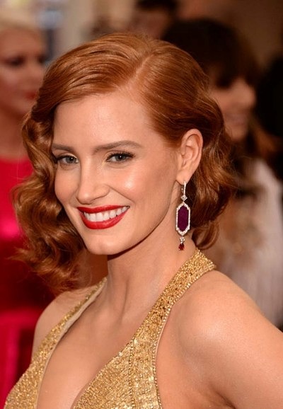 Джессика Честейн в рубиновых серьгах от Piaget