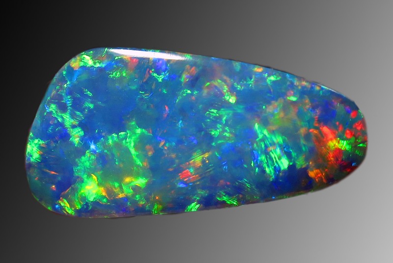 Natürlicher Opal (Dublett). Foto wikipedia.org