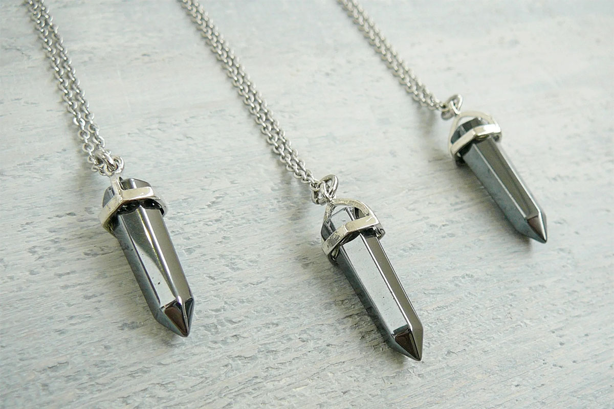 Камень Гематит — фото, магические свойства, кому подходит, каким знакам ...